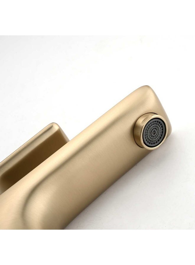 واي دي صنبور حوض حمام عصري بمقبض واحد، مصنوع من النحاس الصلب، يُثبت على سطح الحوض، يتميز بتدفق مياه سلس، ولمسة نهائية متينة، وسهولة التركيب، وهو قطعة فاخرة لحمامك تُضفي لمسة جمالية على منزلك. - Image 5